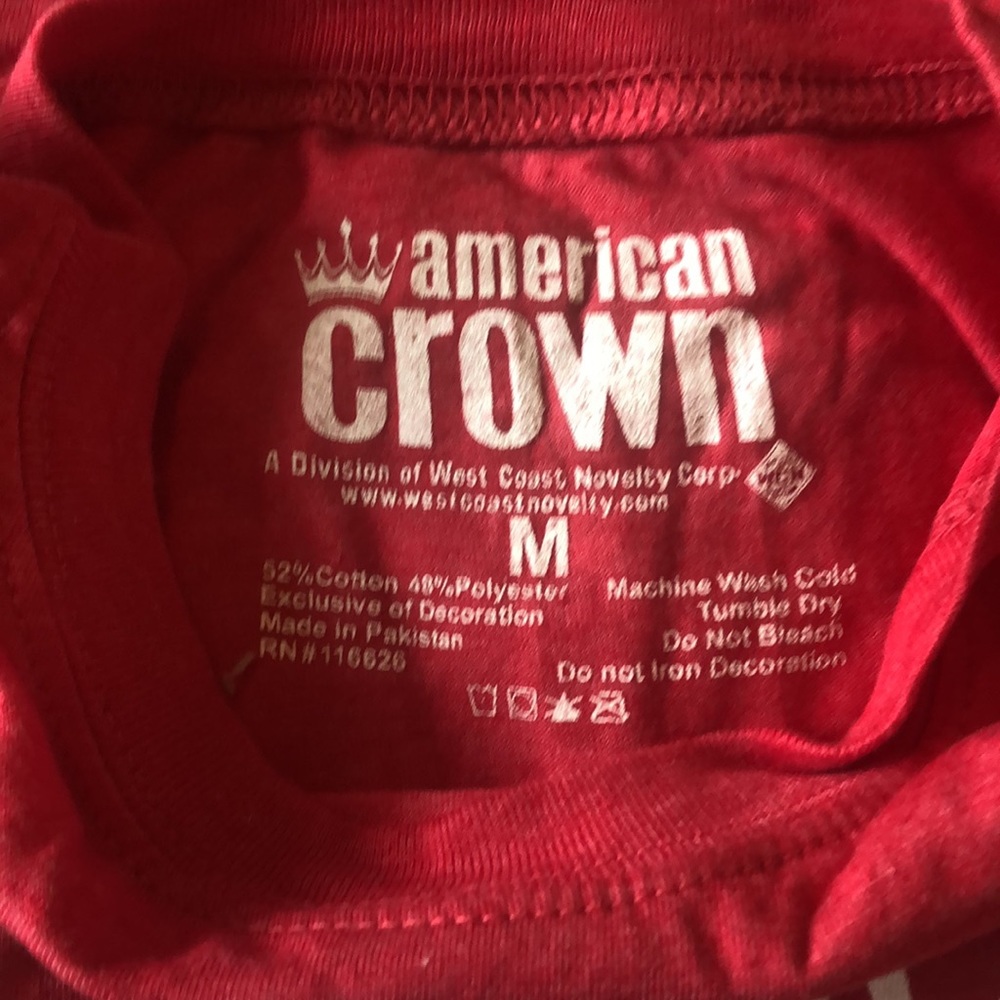 Red unique tee - Picture 2 of 3